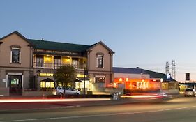 Racecourse Hotel And Motor Lodge